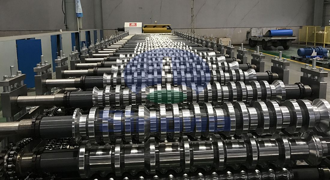 冷彎機組,冷彎機器,冷彎成型機組,輥壓成型機組,彩鋼壓瓦機生產線,CZ檁條互換生產線,全自動凈化板生產線,冷彎生產線